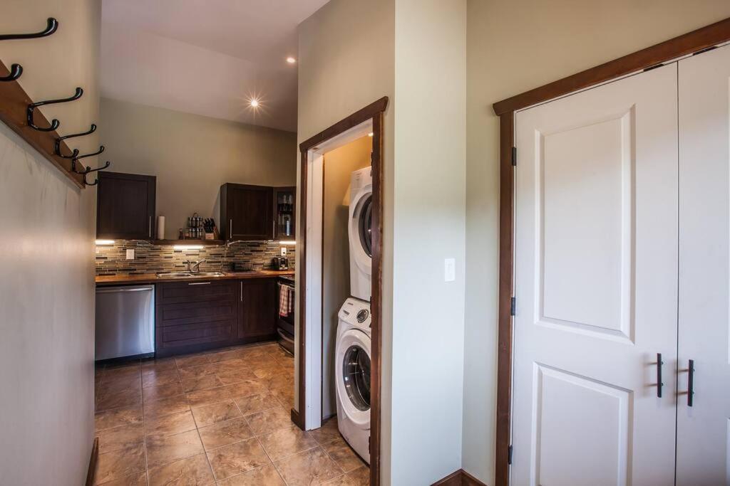 The Best 2 Bedrooms Suite In Revelstoke! Exterior photo